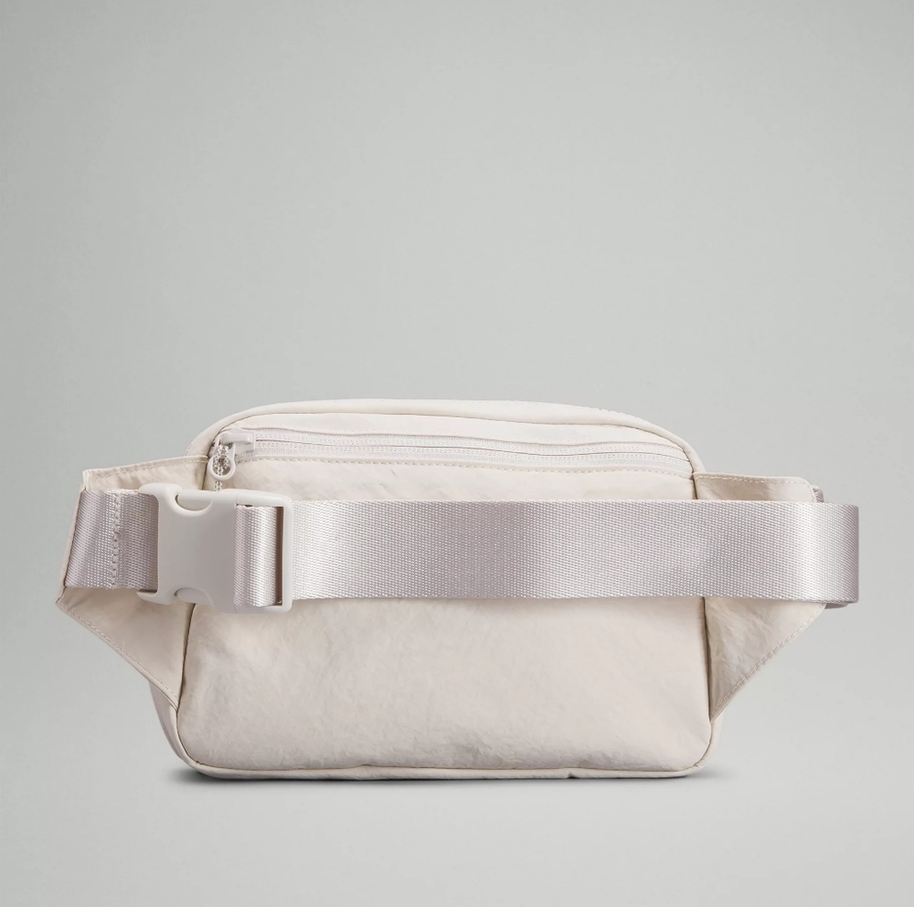 Lululemon White Opal Everywhere Belt Bag 2L - Picture 2 of 5